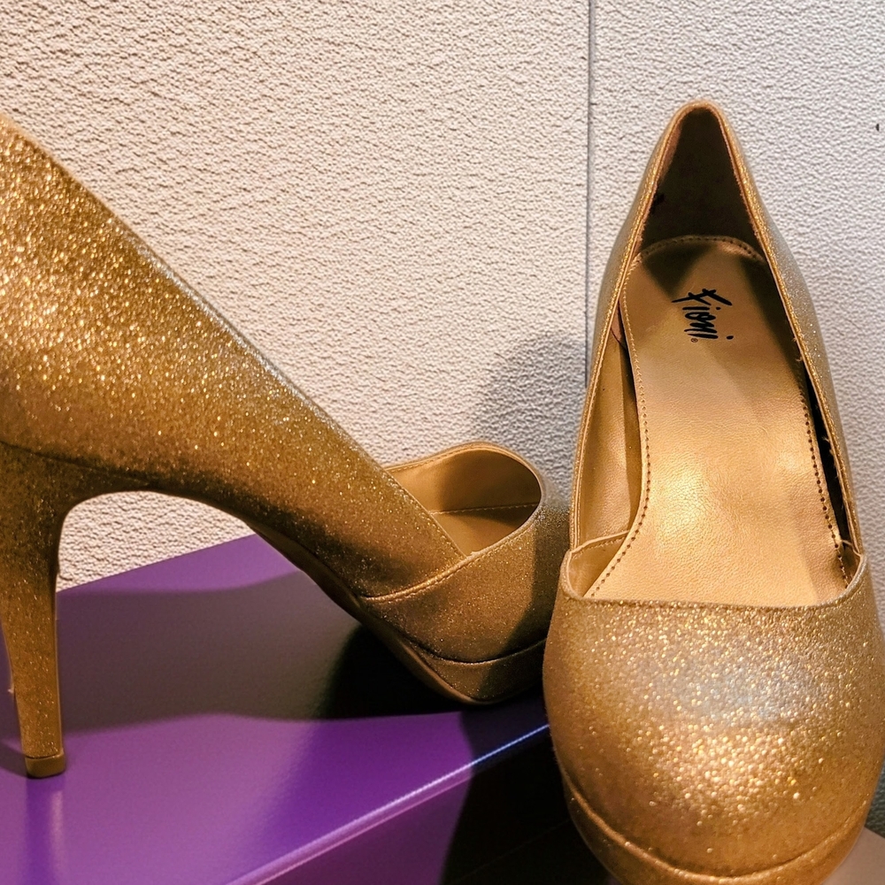 FIONI Clothing Glittering Gold Heels